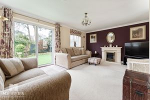 Sitting Room- click for photo gallery